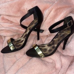 Black stiletto shoes